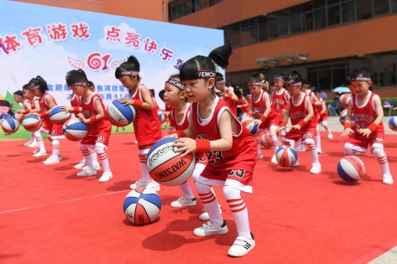 黄希扬：冲超后一直处于兴奋激动状态，身体允许的话会继续踢